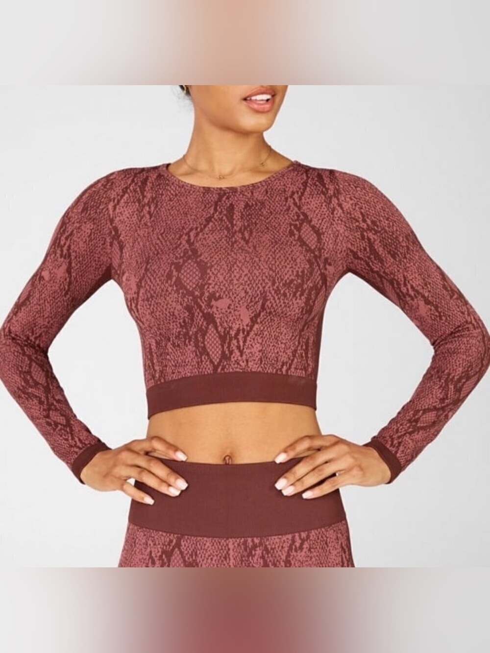 Fabletics Kamila seamless long sleeve crop top snake wine burgundy athletic M
